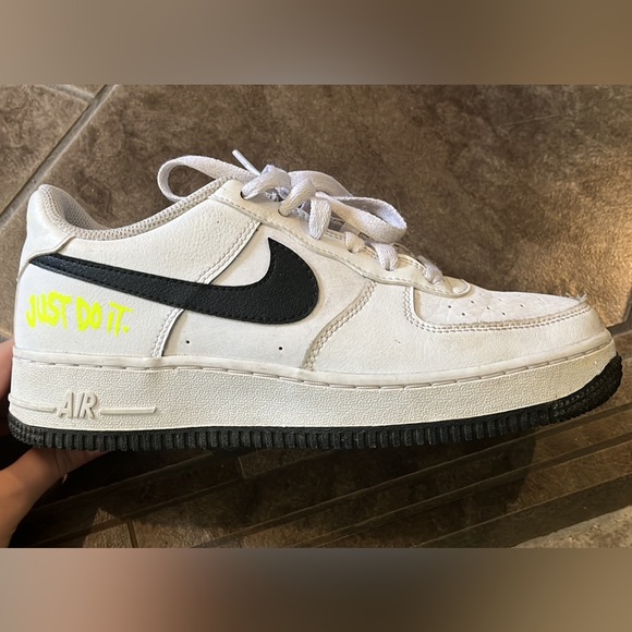 nikes shoes- courts - Picture 1 of 5